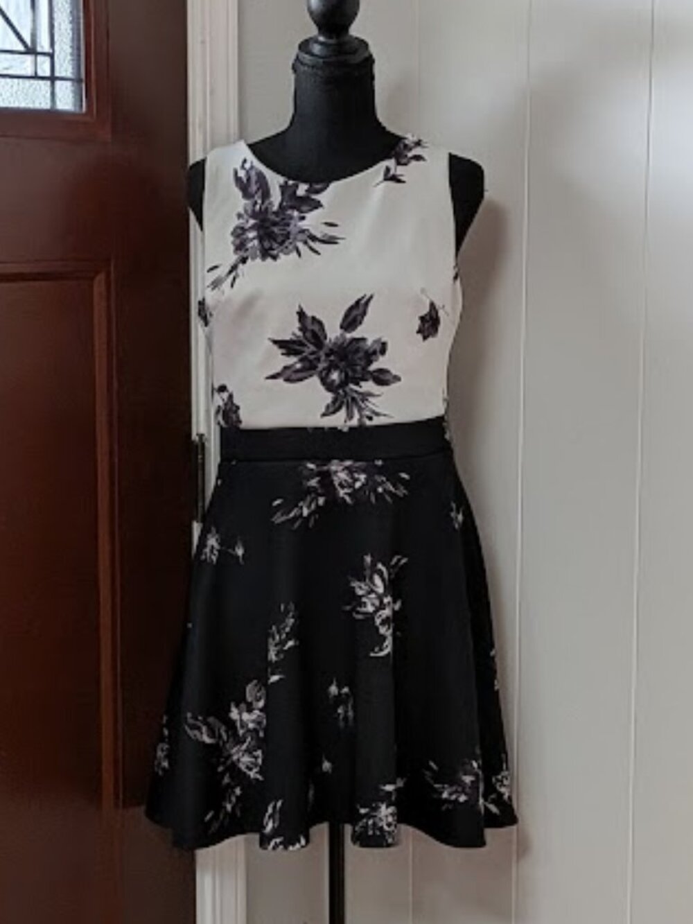 Black and White Floral Xhilaration Dress Vintage Size Large
